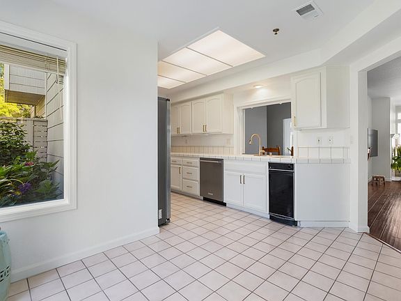 5th image of 2015 Stonefield Lane