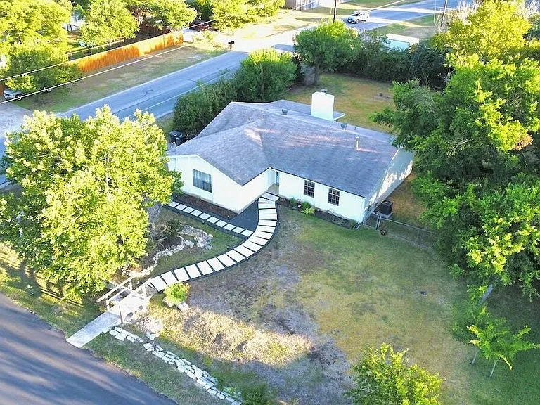 1915 Emerald Isle Dr — Photo 20