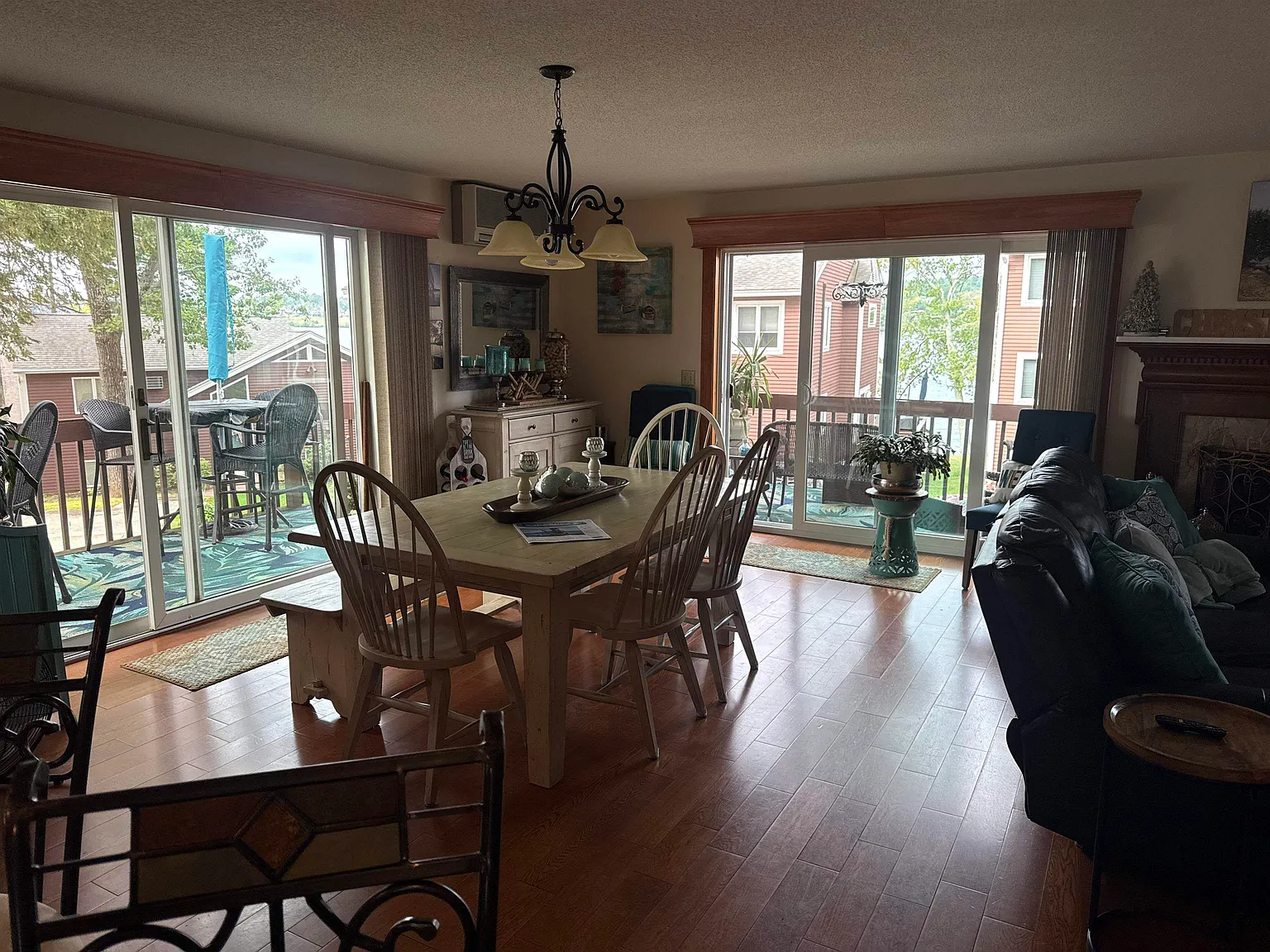 2 bed, 2.5 bath, 2328 sqft, $2,400 — Photo 4