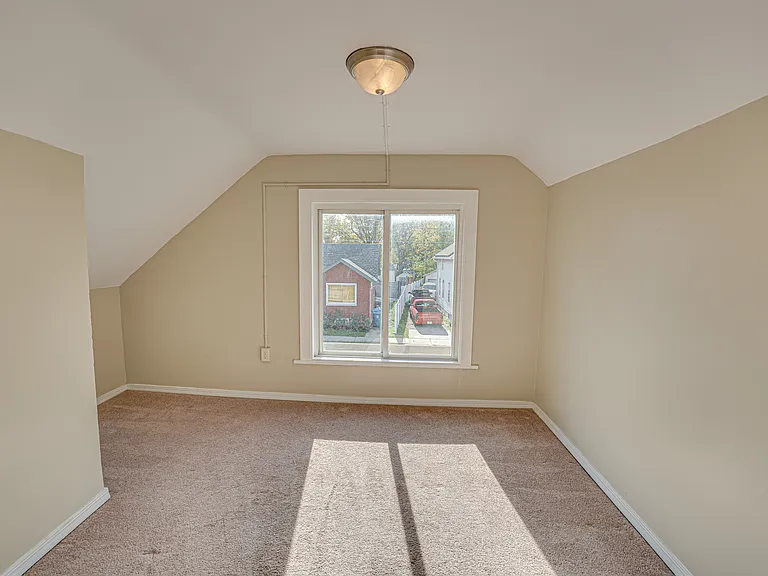 570 5th Ave — Photo 11
