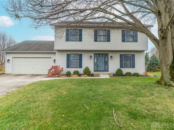 830 Pinehurst Dr, Tipp City, OH 45371