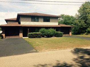 695 Evans St #TOWNHOUSE, Waupaca, WI 54981