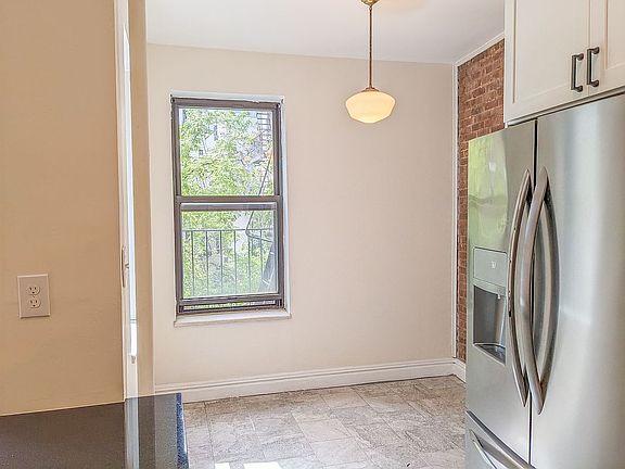 4th image of 19 Bedford St APT 3