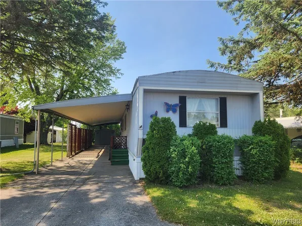 124 Quarry Hill Est, Akron, NY 14001