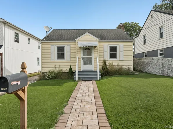 105 Devon Road, Albertson, NY 11507