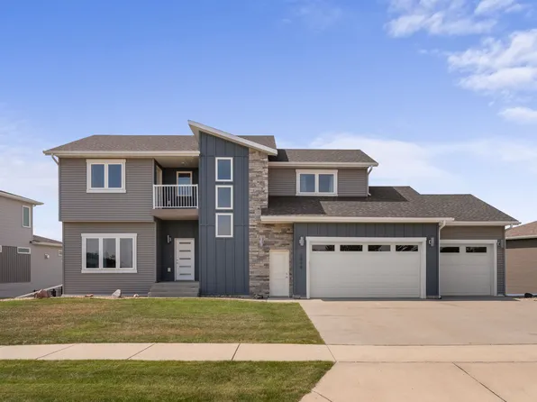 3906 Lone Peak Dr, Bismarck, ND 58503