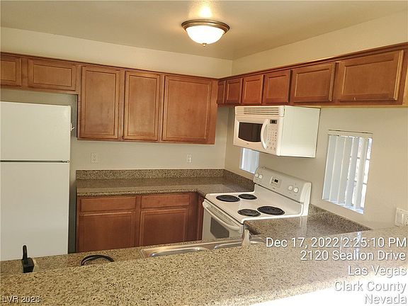 3rd image of 2120 Sealion Dr Unit 204