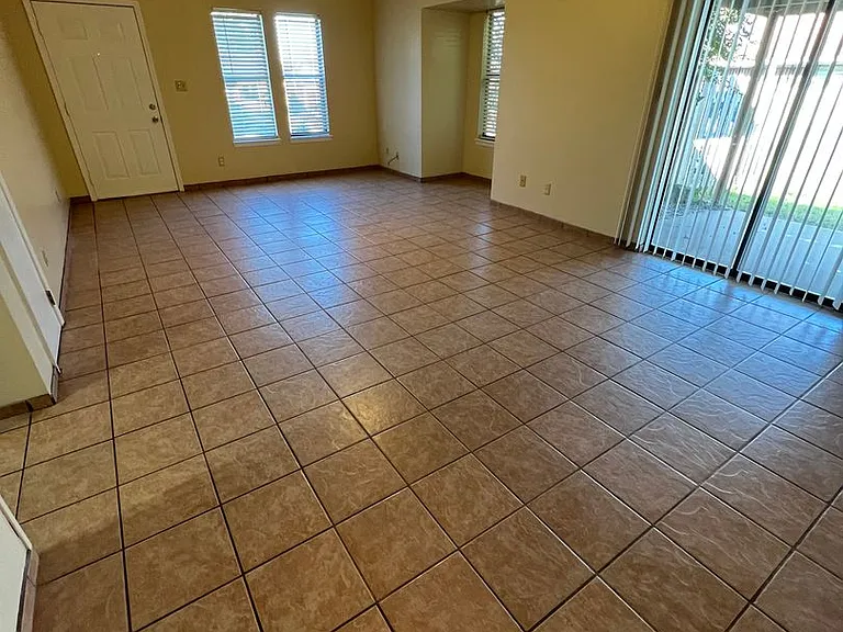 1916 Timber Oaks Ln — Photo 13