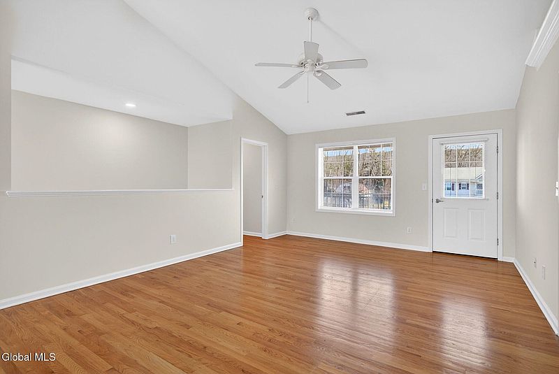 5th image of 34 Riverside Drive