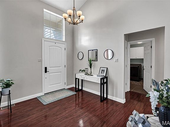 3rd image of 372 Buckhurst Dr