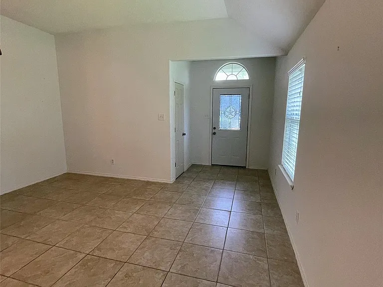 4010 Bealey Ln — Photo 6