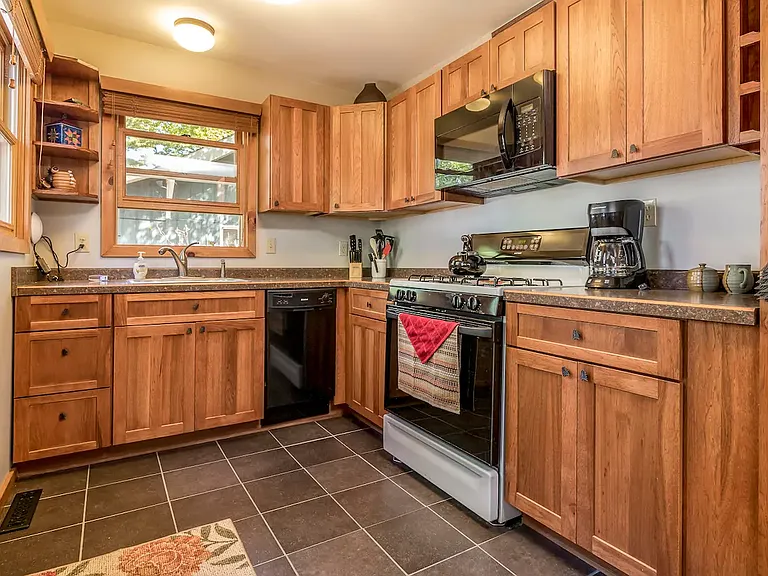 8308 Coachlite Cir — Photo 2
