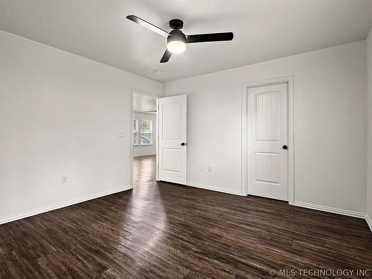 407 E Jones St — Photo 12