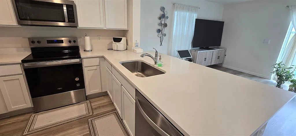 3 bed, 2.5 bath, 1464 sqft, $1,850 — Photo 4