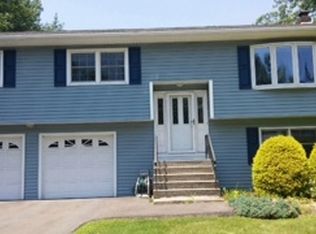 16 Bedford Dr, Latham, NY 12110