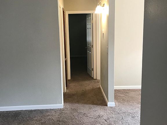 4th image of 906 E Oakridge Ave