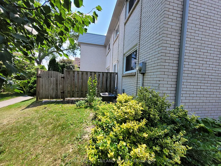 585 Gainsborough Rd #66 — Photo 14