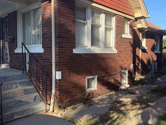3rd image of 12634 Pinehurst St