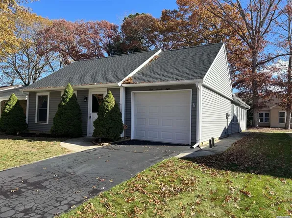 178 Canterbury Drive #178, Ridge, NY 11961
