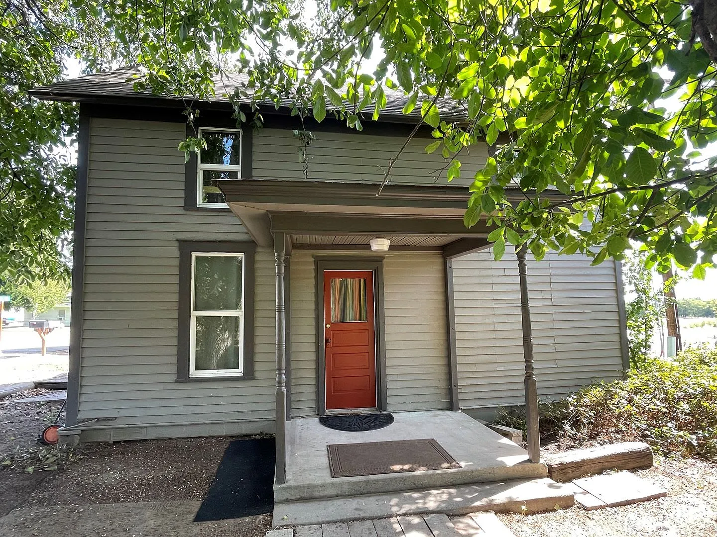 3302 — Photo 2