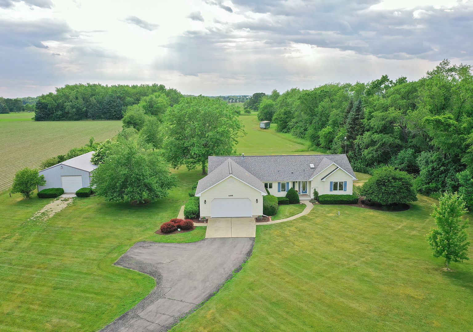 6305 Greenwood Rd, Wonder Lake, IL 60097 | Zillow