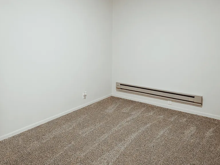370 E Court St #2R — Photo 12