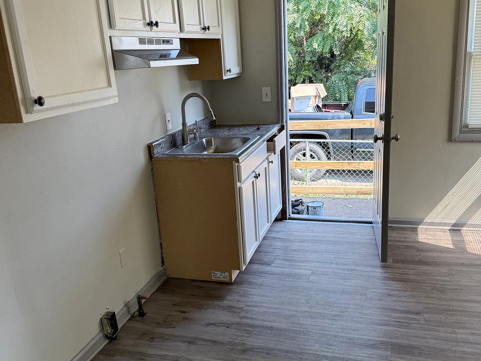 3 bed, 914 sqft, $1,350 — Photo 4