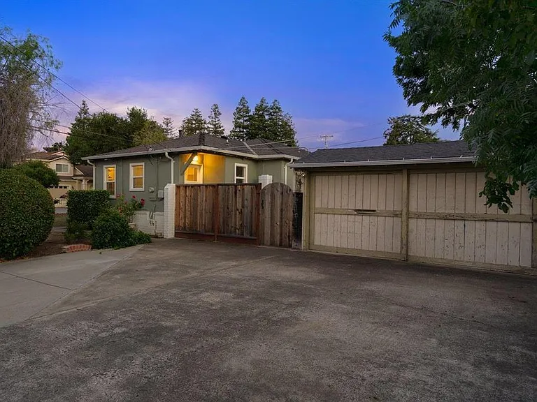 1295 Walnut Dr — Photo 3