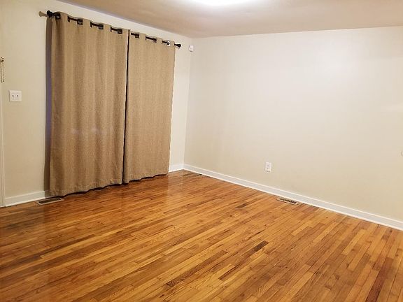 5th image of 18 Englewood Ct