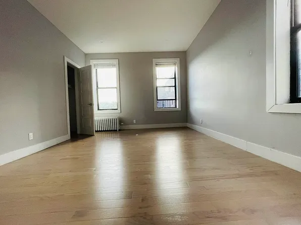470 Ocean Parkway image 1 of 4