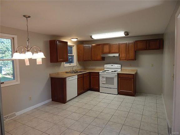 5th image of 7048 Laurelwood Ln