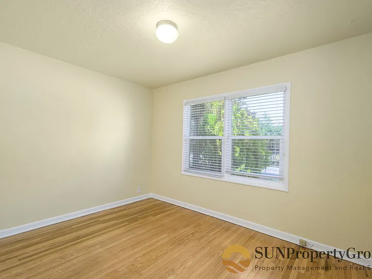 1518 S Green St — Photo 9