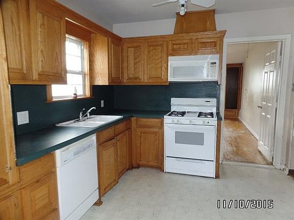3rd image of 901 Hallum St
