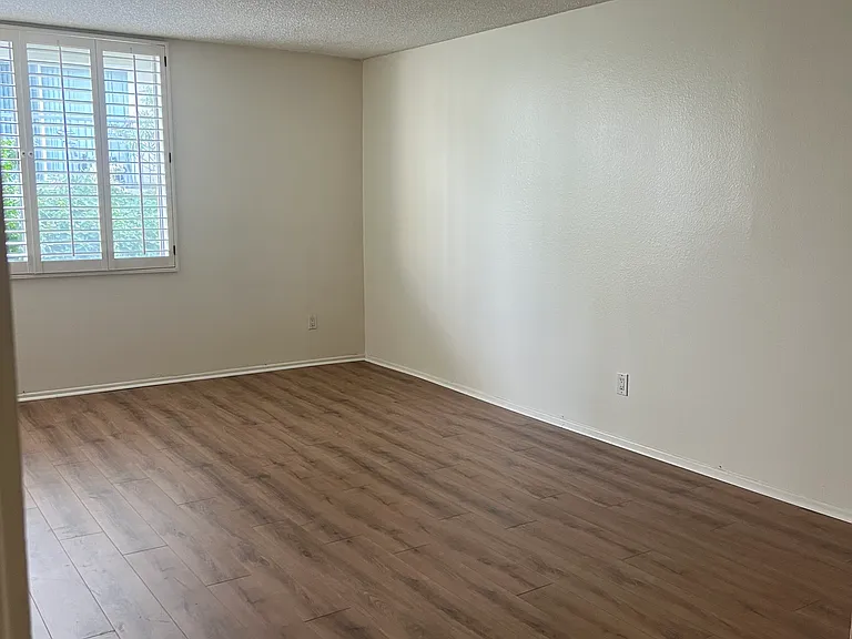 6526 Ocean Crest Dr — Photo 13