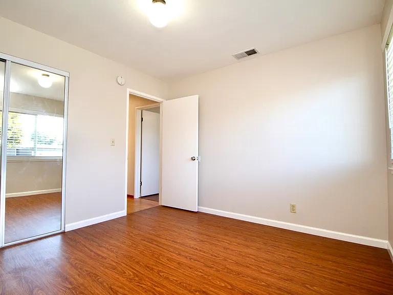 1358 Henderson Ln — Photo 11