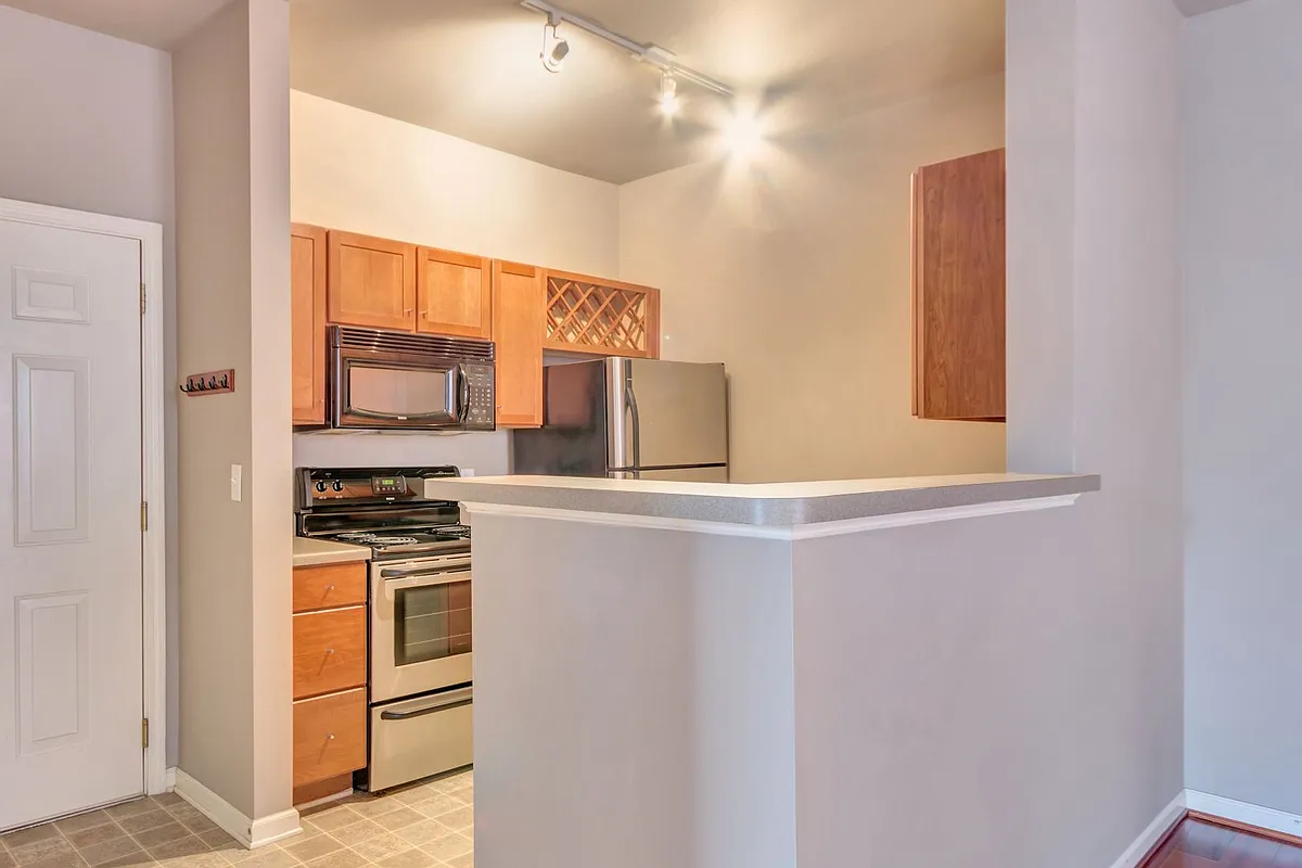 Building Photo - 745 Walker Sq #2C