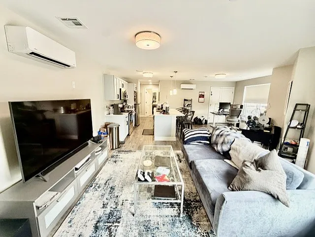 882 Massachusetts Ave #3A — Photo 2