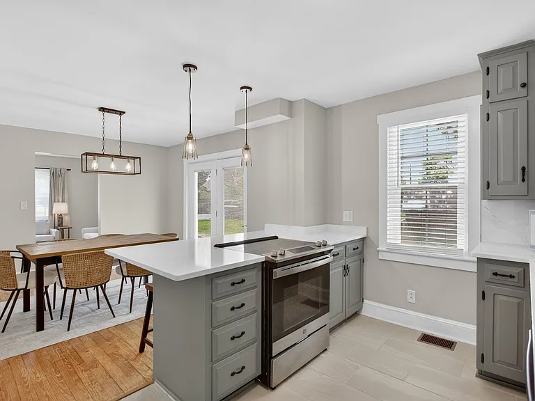 131 S Willow St — Photo 11