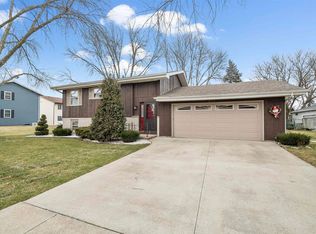 830 Portside Ct, Oshkosh, WI 54901