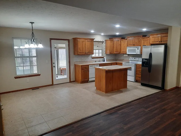 764 S Hackberry Ave — Photo 13