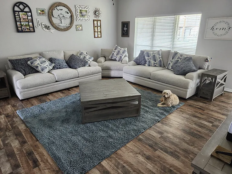2105 Mike Dr — Photo 2