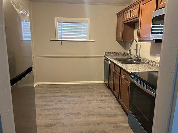 3rd image of 1134 SE 33rd St