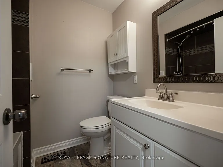447 Ontario St N — Photo 38