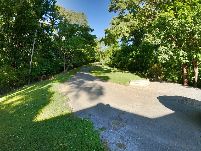 969 Henderson Ave — Photo 9