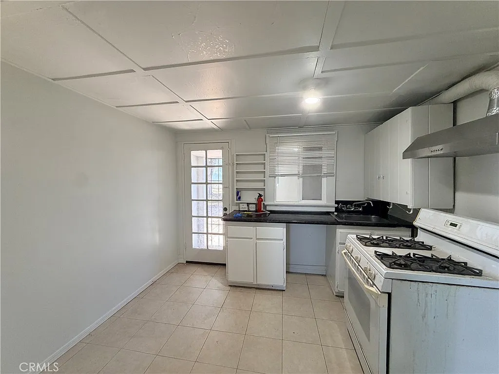 3 bed, 1000 sqft, $2,500 — Photo 4