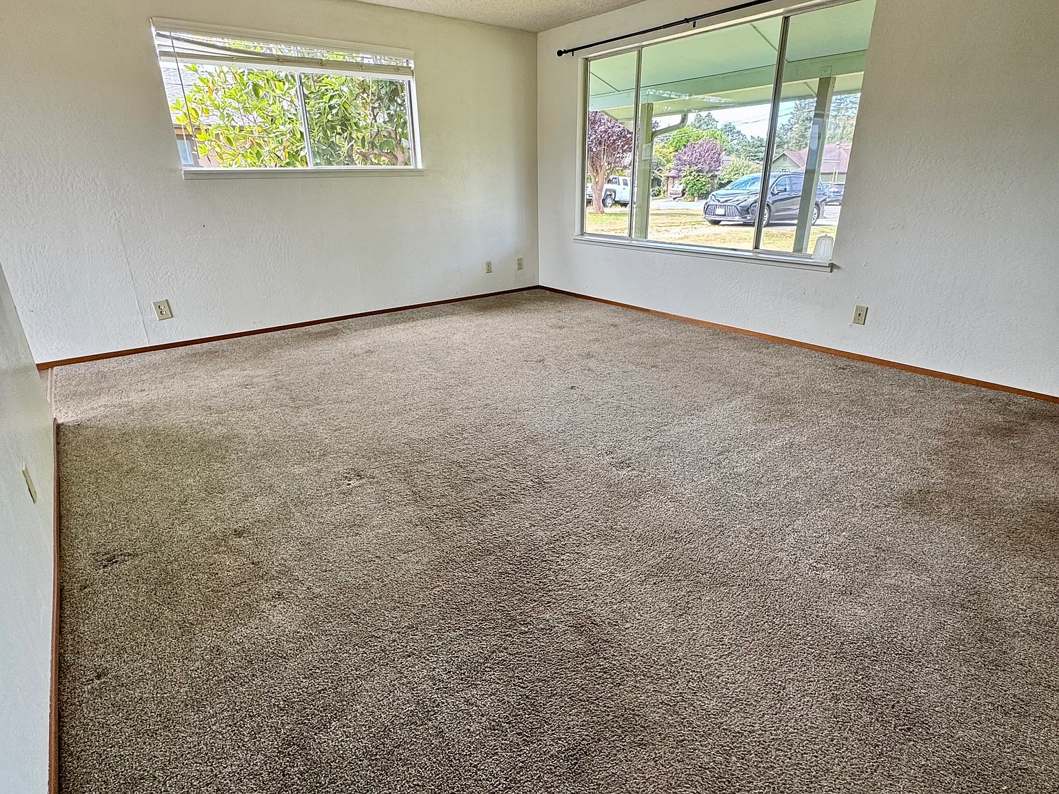 3 bed, 1056 sqft, $2,200 — Photo 2