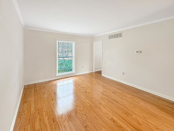 3rd image of 2112 Allenby Rd
