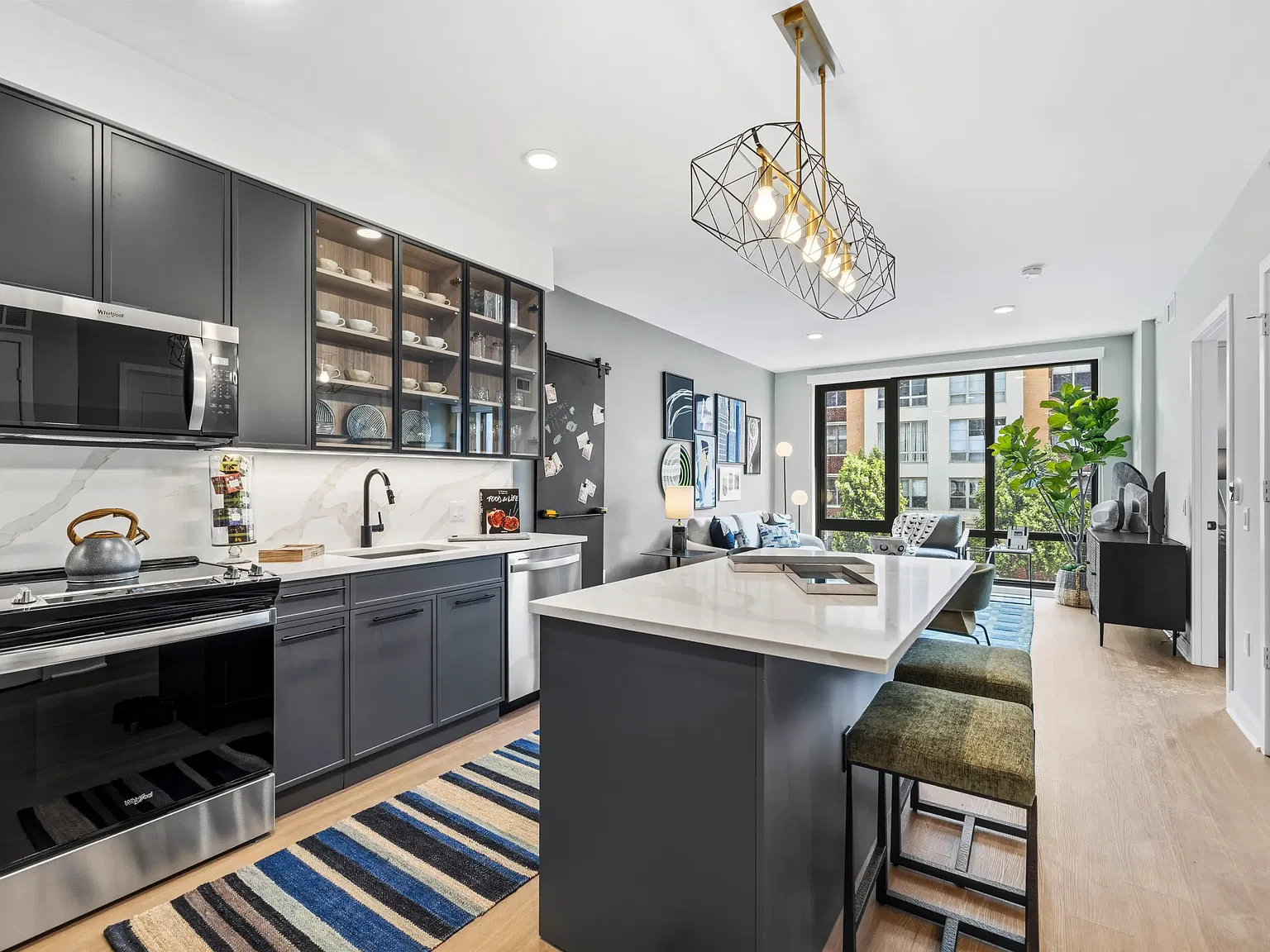Studio, 540 sqft, $3,304 — Photo 1