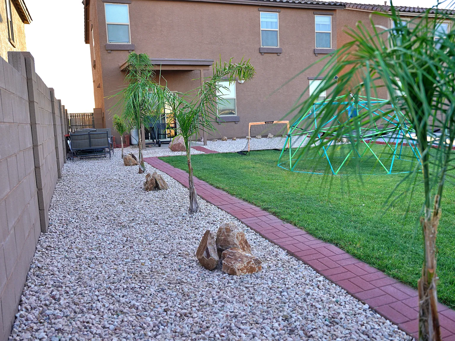 4 bed, 2.5 bath, 1865 sqft, $2,100 — Photo 3