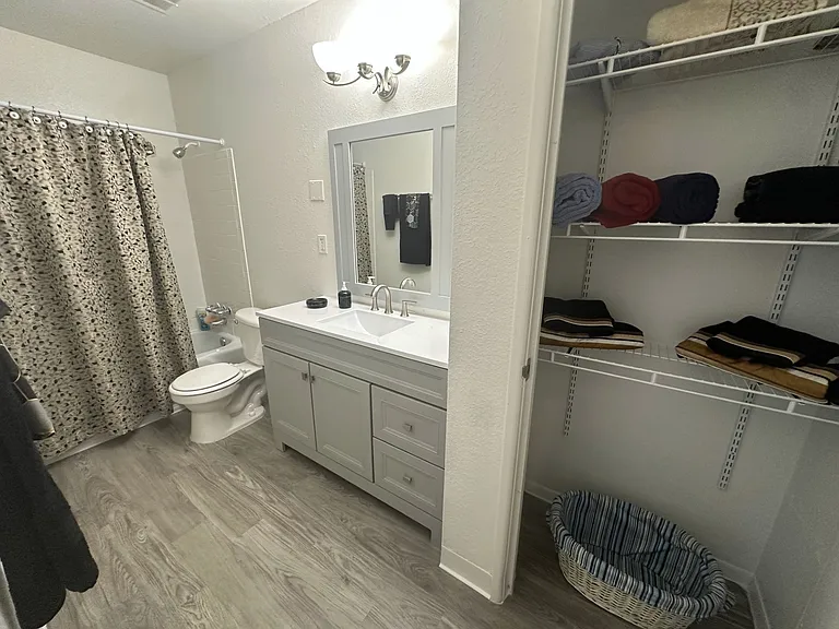 Academy Heights Apartments — Photo 4